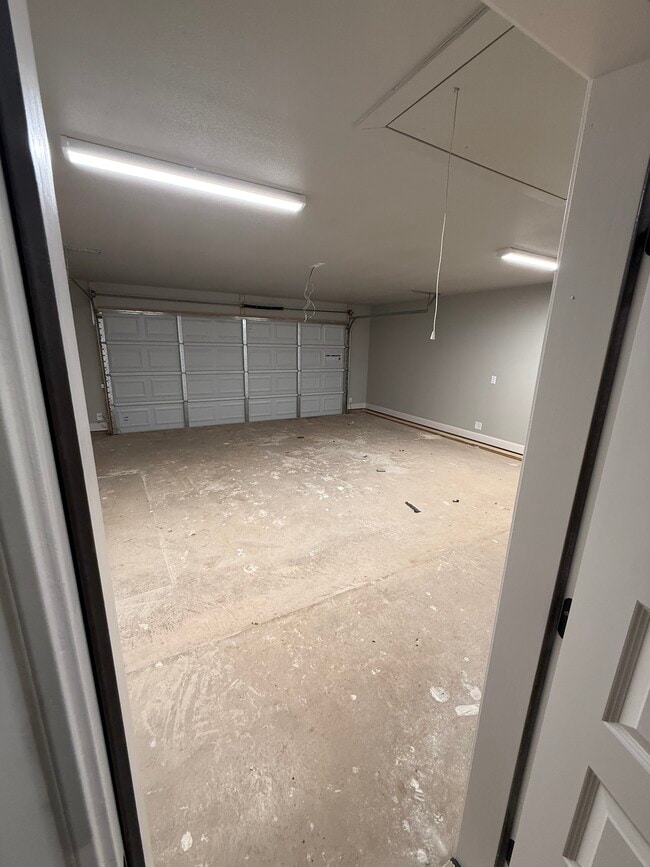 Building Photo - 317 Woodstock Ln