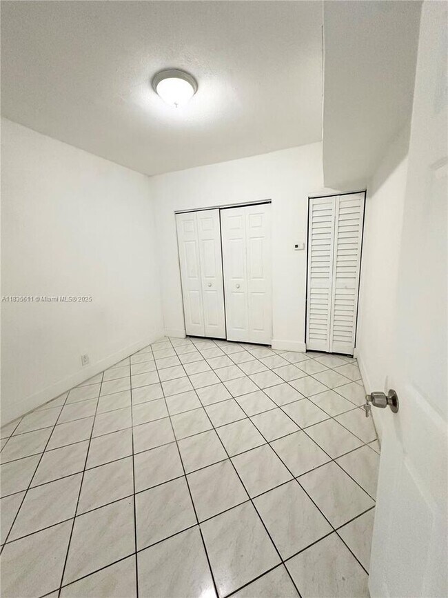 Building Photo - 3331 NW 18th Terrace