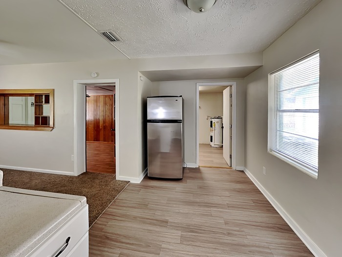 Building Photo - 408 Eastway Dr