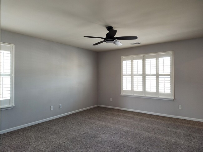 Building Photo - Charming, end-unit, townhome located in the Wrights Crossing Community!