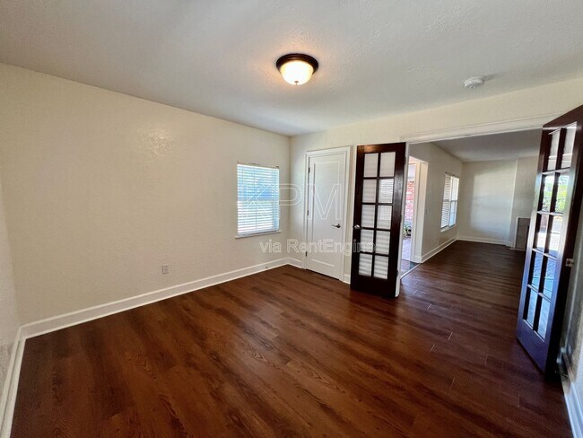 Building Photo - 2016 Canal Dr