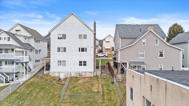 Building Photo - 714 Carmalt St