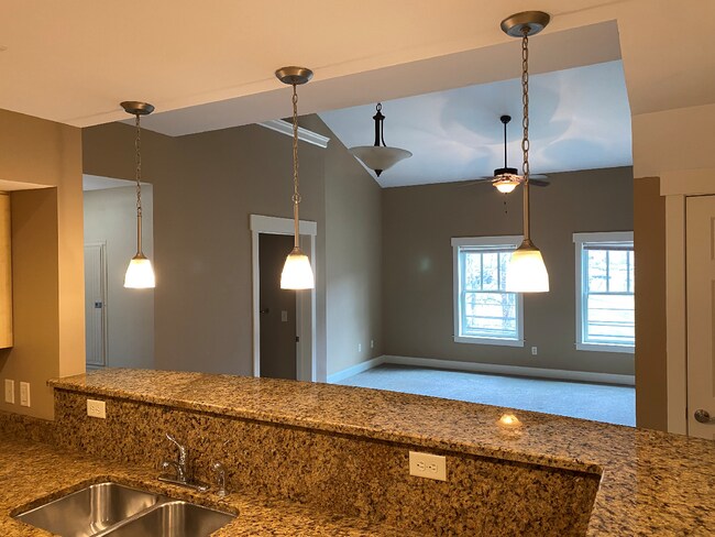 Building Photo - 2 Monticello Village Dr