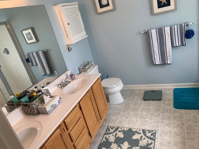 Building Photo - 3 Bedroom 2 Bathroom Single Family Condo