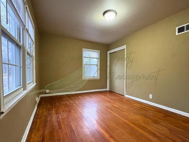 Building Photo - DUPLEX IN INDEPENDENCE!!!!