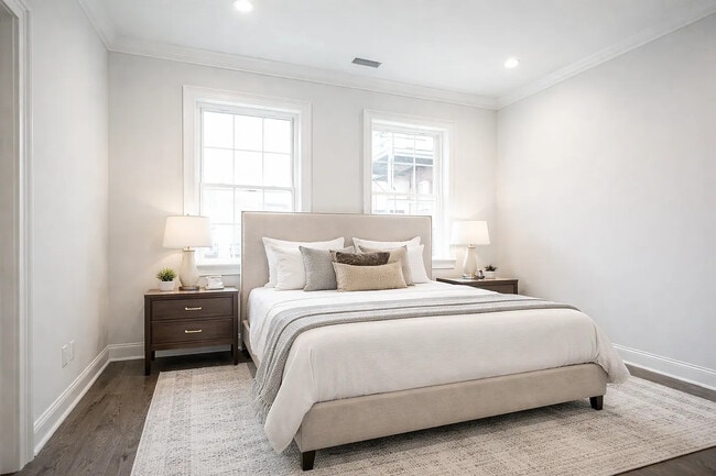 Building Photo - 615 S Delhi St