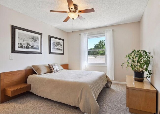 Building Photo - Charming & Spacious 3-Bedroom Home for Rent in Shakopee