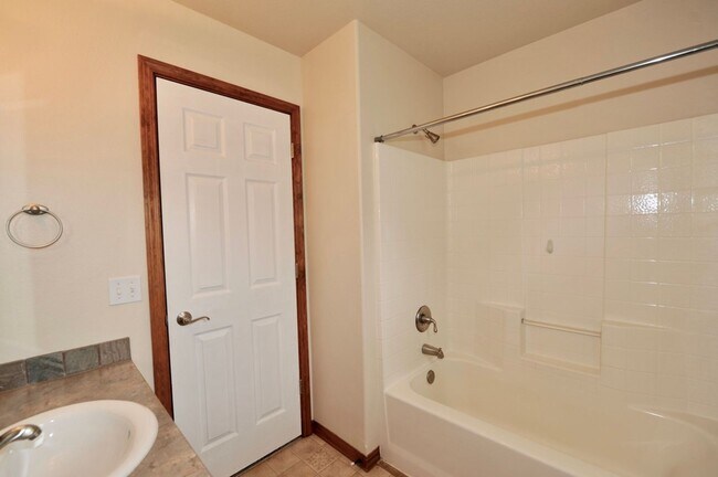 Building Photo - 3 bed 2 bath Rancher near Post Falls High School