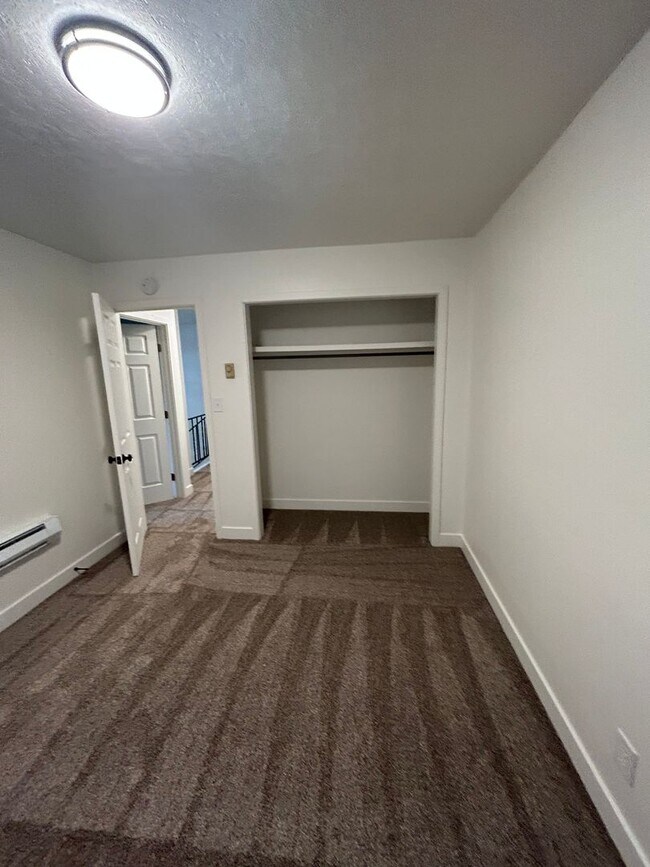 Building Photo - 236 S 200 E