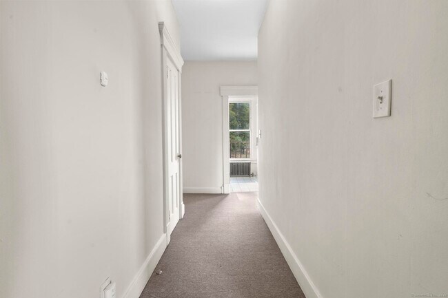 Building Photo - 113 E Main St