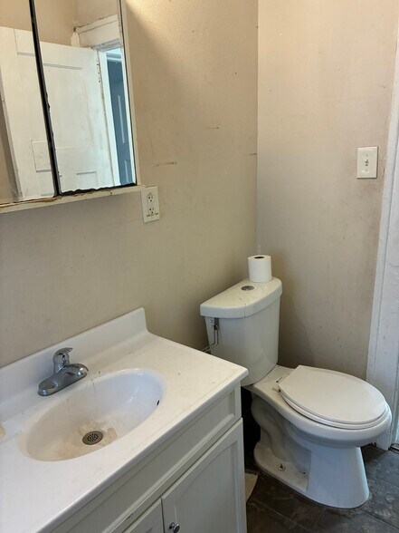 Building Photo - 3700 N 15th St