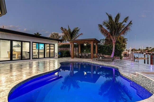 Building Photo - 160 SE 3rd Ct