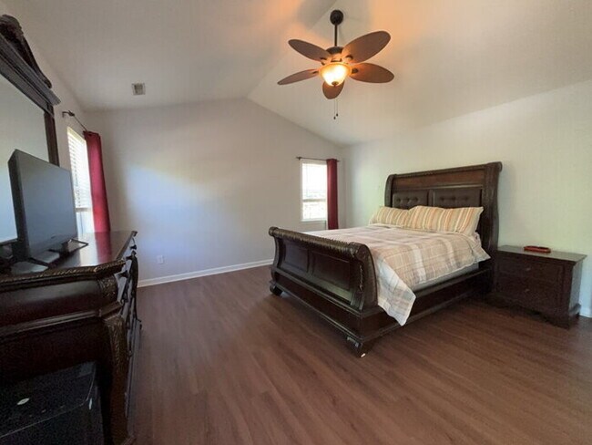 Building Photo - 1009 Ariel Ct