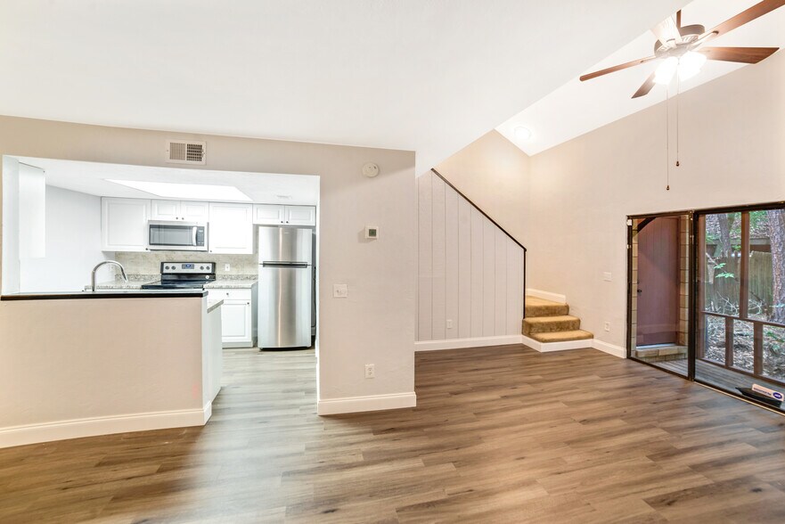 Building Photo - 4307 SW 70th Ter