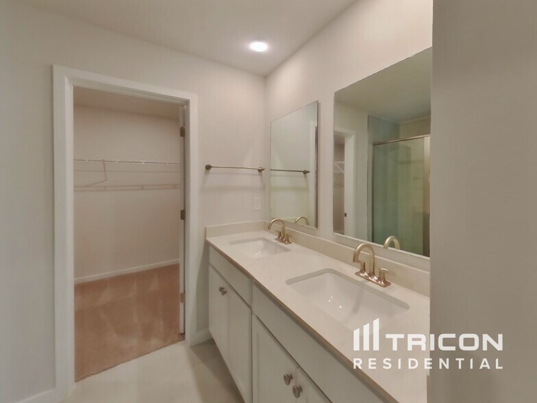 Building Photo - 14934 Macadamia Ln