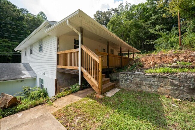 Building Photo - 1150 Lake City Hwy