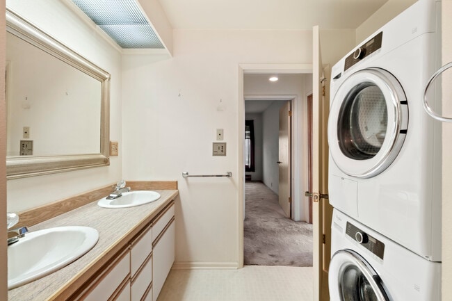 Building Photo - 414 E 32nd St