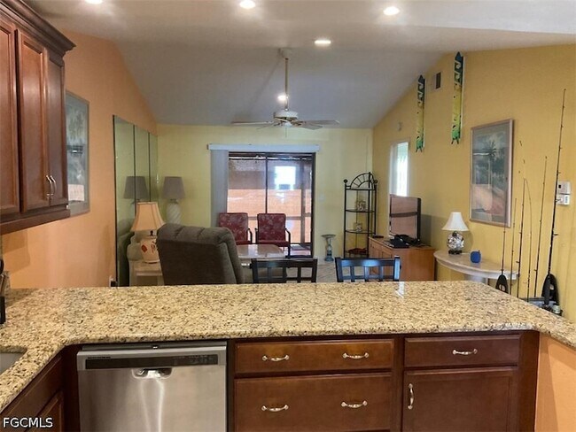 Building Photo - 4919 Victoria Dr