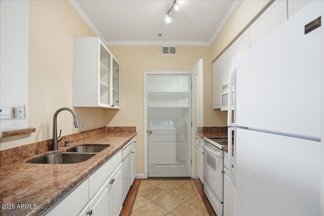 Building Photo - 1701 E Colter St