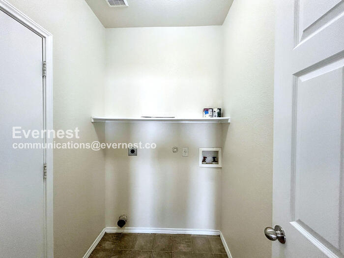 Building Photo - 2226 Hidden Meadow