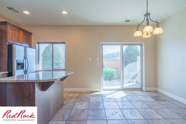 Building Photo - Dog Friendly, Beautiful Southgate Townhome!