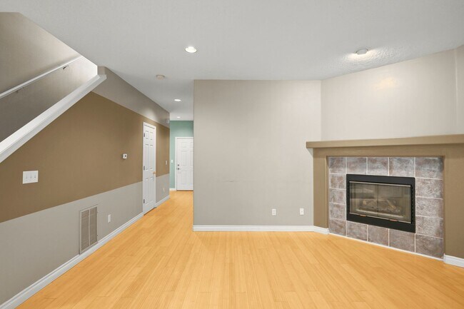 Building Photo - Fantastic Location - Beaverton 3 Bedroom, 2.5 Bath Townhome