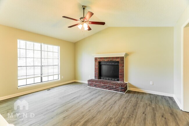 Building Photo - 2708 Laburnum Dr