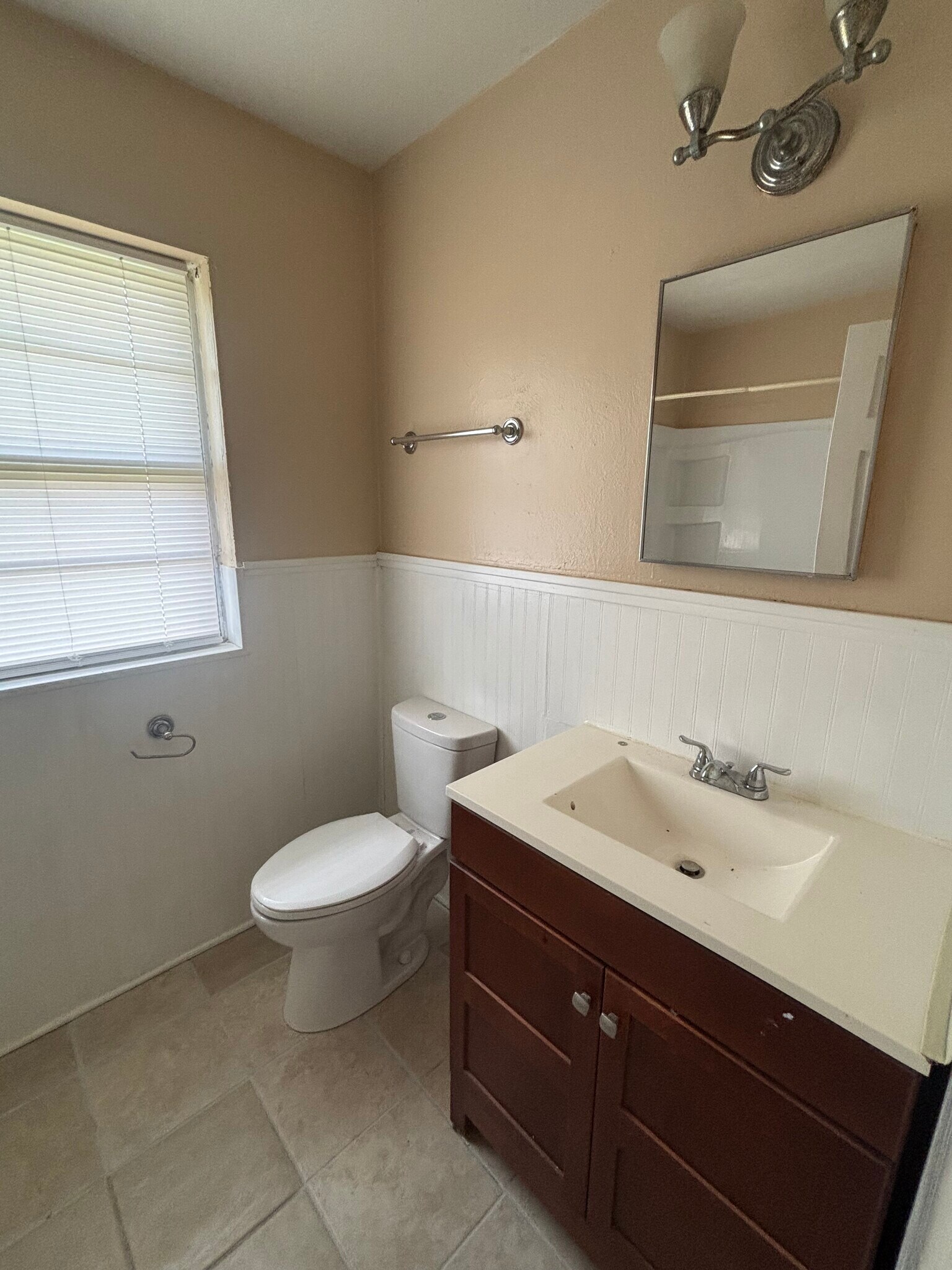 Building Photo - 3804 NW Ferris Ave