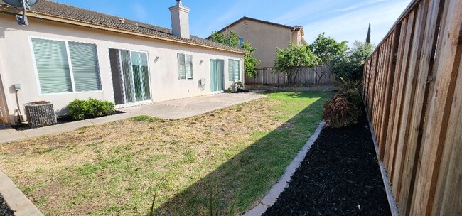 Building Photo - Beautiful Ideal Family Home: 3 Bedrooms, 2...