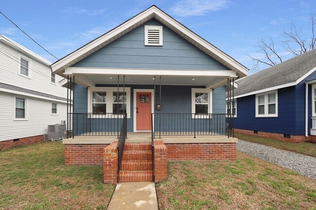 Building Photo - 215 E Cummings Ave