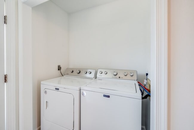Building Photo - 7234 Oak Ridge Pl