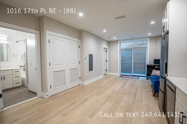 Building Photo - 1016 17th Pl NE