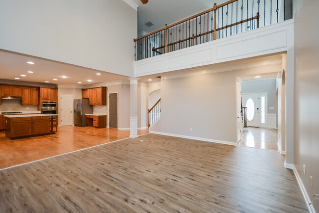 Building Photo - 2408 Hyde Park Ct