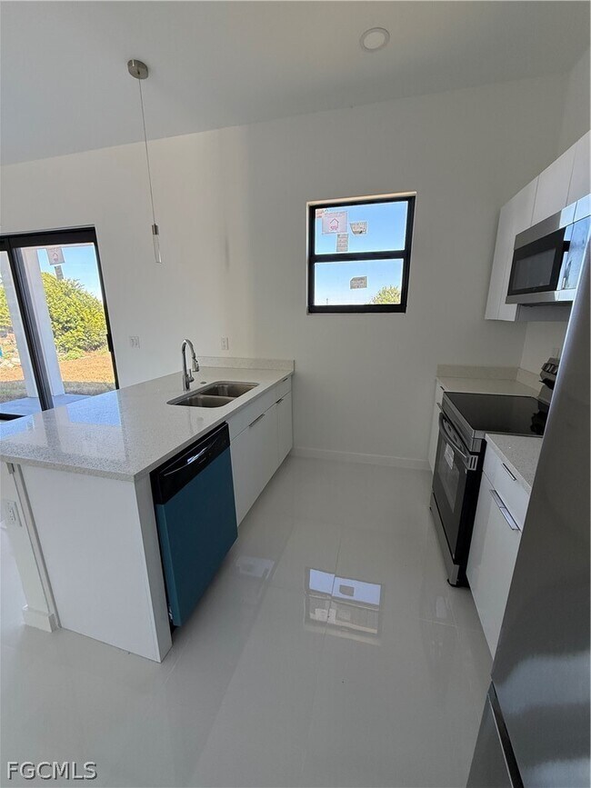 Building Photo - 331 Rawlings Ave