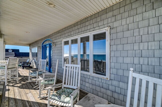 Building Photo - OFF-SEASON FURNISHED MONTHLY RENTAL