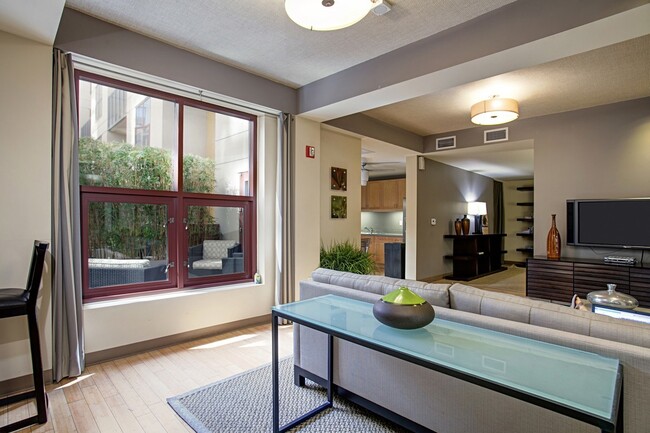 Building Photo - East Village 2 bedroom 2 bath condo in Met...