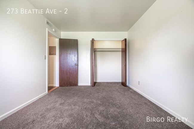 Building Photo - Move in Ready! Large and lovely 2-bedroom ...