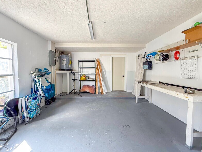 Building Photo - 255 Capri Cir N