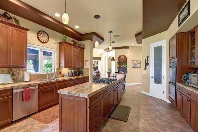 Building Photo - 43721 Chapelton Dr