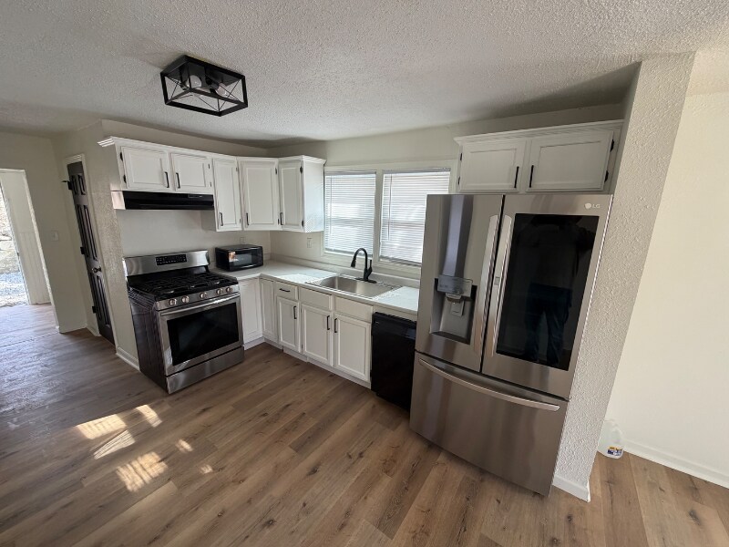 Building Photo - 625 N Main St