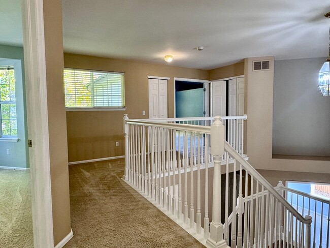 Building Photo - Spacious, Highlands Ranch Home Featuring 4...