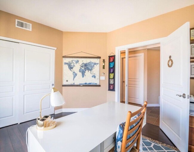 Building Photo - Stunning “Treehouse” Top-Floor Condo – 2 Bed / 2 Bath | One Block from City Park