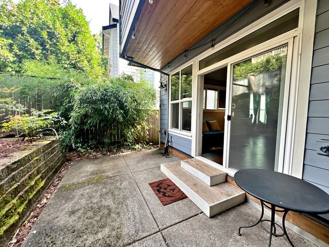 Building Photo - 1707 SW Moss St