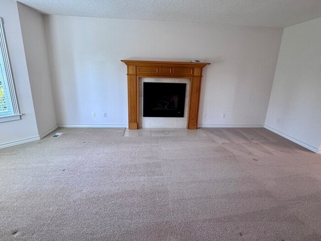 Building Photo - Gorgeous Home on 23 Acres Includes 22x32 S...