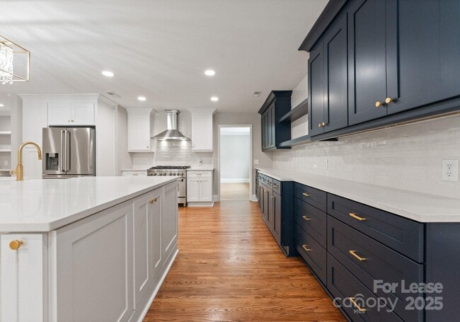 Building Photo - 1121 S Edgemont Ave