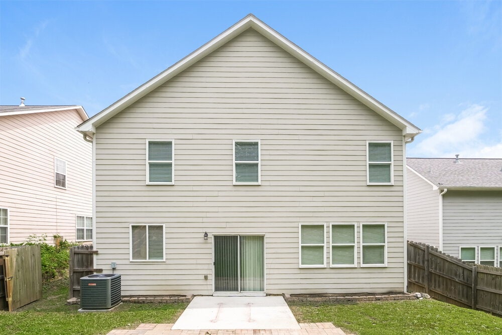 Building Photo - 2240 Valley Creek Dr