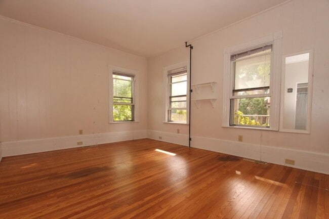 Building Photo - 8 S Union St