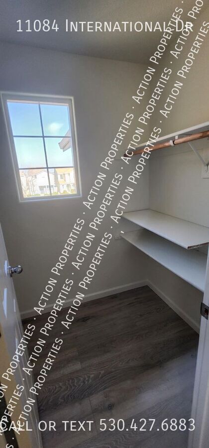 Building Photo - 11084 International Dr