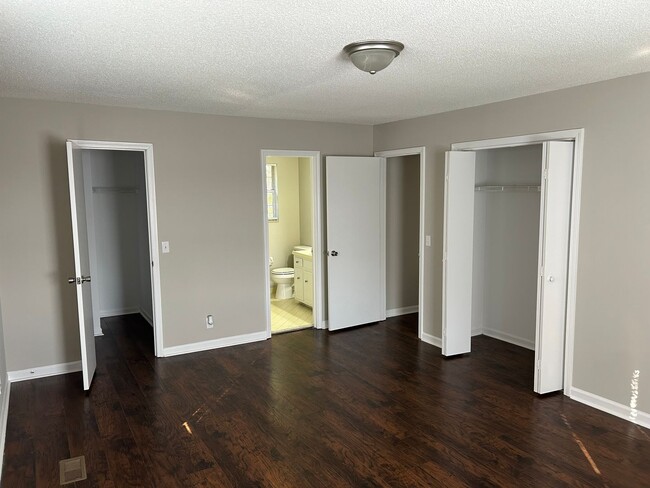 Building Photo - Large two-story colonial style home, Antioch