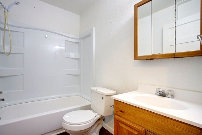 Building Photo - Affordable 2-Bedroom, 1-Bath Home for Leas...